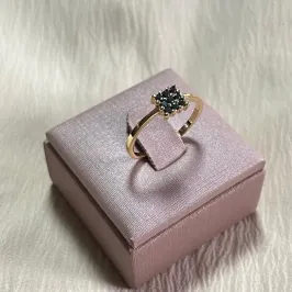 Anel Quadrado Zircônias Pretas