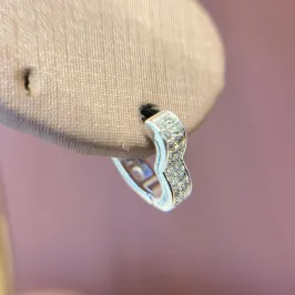 Brinco Argolinha Coração Cravejado