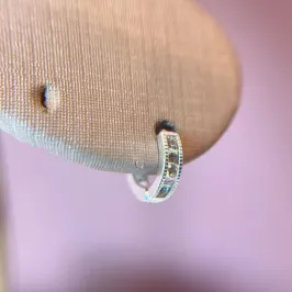 Brinco Mini Argolinha Três Zircônias