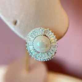 Brinco Zircônias com Pérola