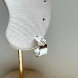 Brinco Argola Com Pedra em Zircônia