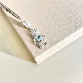 Pingente Menino Cravejado Azul