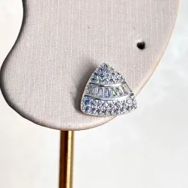 Brinco Triangulo Zircônias