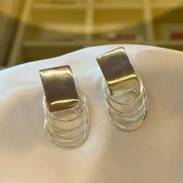 Brinco Círculos Pendurados