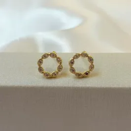 Brinco Círculo Pontinhos Vazado