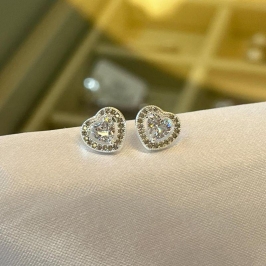 Brinco Zircônia Coração Cravejado na Borda