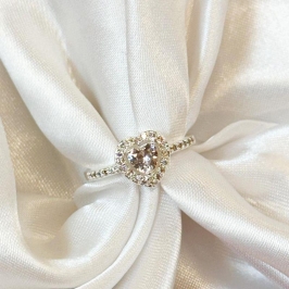 Anel Solitário Coração com Borda Cravejada