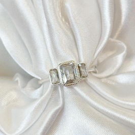 Anel Três Zircônias Quadradas