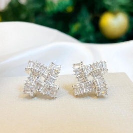 Brinco Baguete Quadrado Vazado