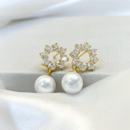 Brinco Círculo Cravejado com Pérola