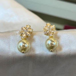 Brinco Folha Zircônia e Pérola Pendurada