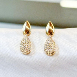 Brinco Gota Lisa e Cravejada