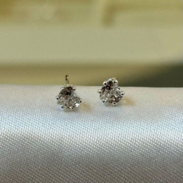 Brinco Ponto de Luz Coração M