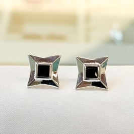 Brinco Quadrado Preto