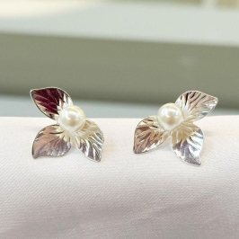 Brinco Meia Folha com Pérola