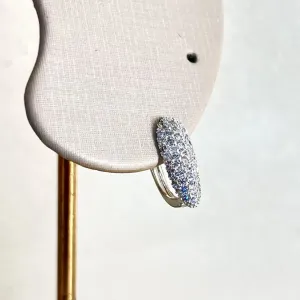Brinco Argolinha Oval Cravejada