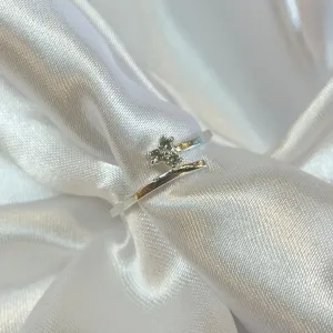 Anel Flor com Três Zircônias