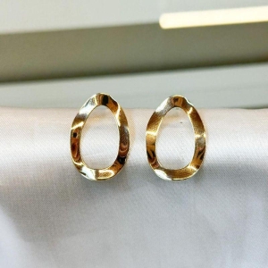 Brinco Oval Orgânico Vazado