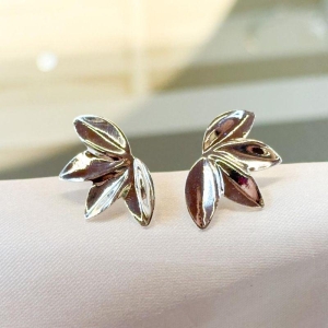 Brinco Quatro Pétalas