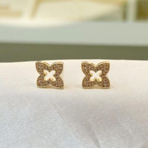 Brinco Trevo Vazado no Centro