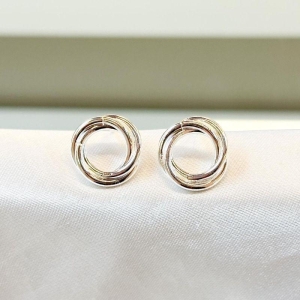 Brinco Três Fios Vazado