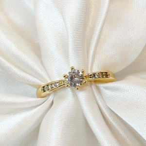 Anel Solitário Aro Cravejado