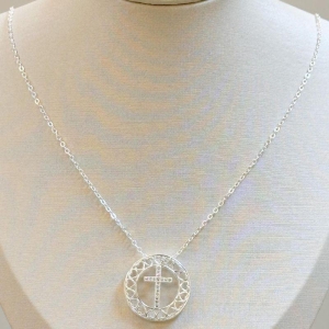 Colar Circulo Corações e Cruz Central