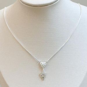 Colar Coração Cravejado Uma Menina