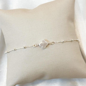 Pulseira Bolinhas com Trevo Branco