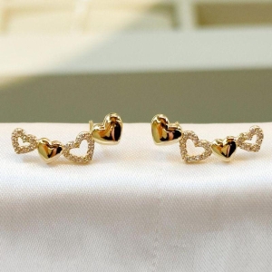 Brinco Earcuff Corações