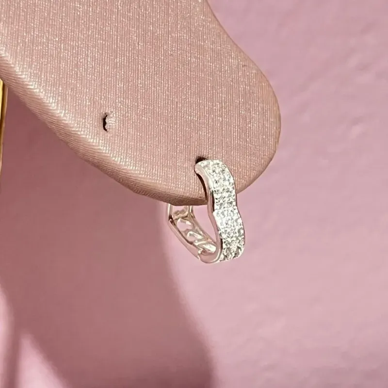 Brinco Argolinha Coração Cravejado Prata
