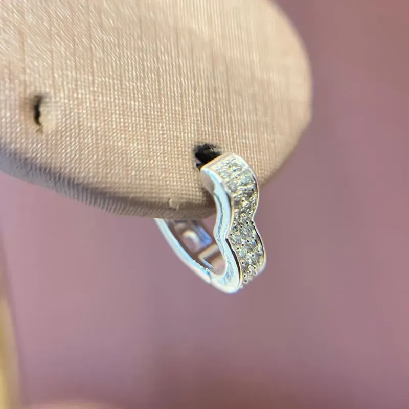 Brinco Argolinha Coração Cravejado