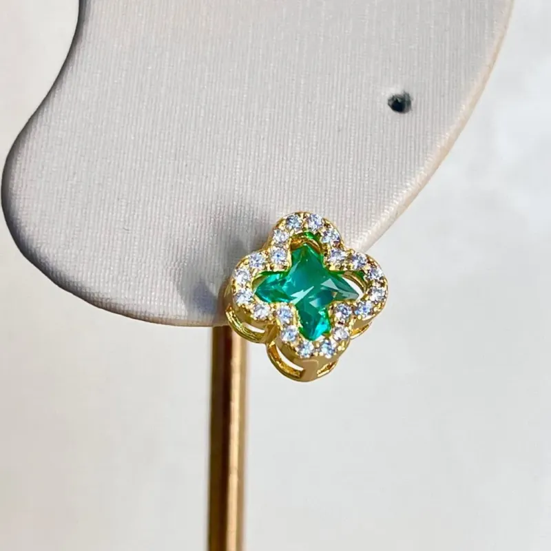 Brinco Van Cleef Cravejado Verde