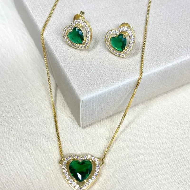 Conjunto com Borda Cravejada Emeralda