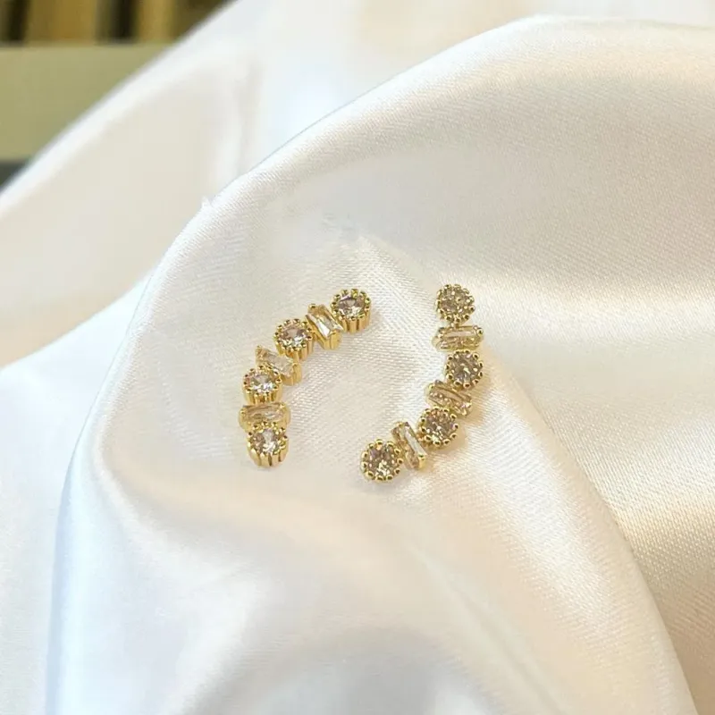Brinco EarCuff Zircônias e Navetes