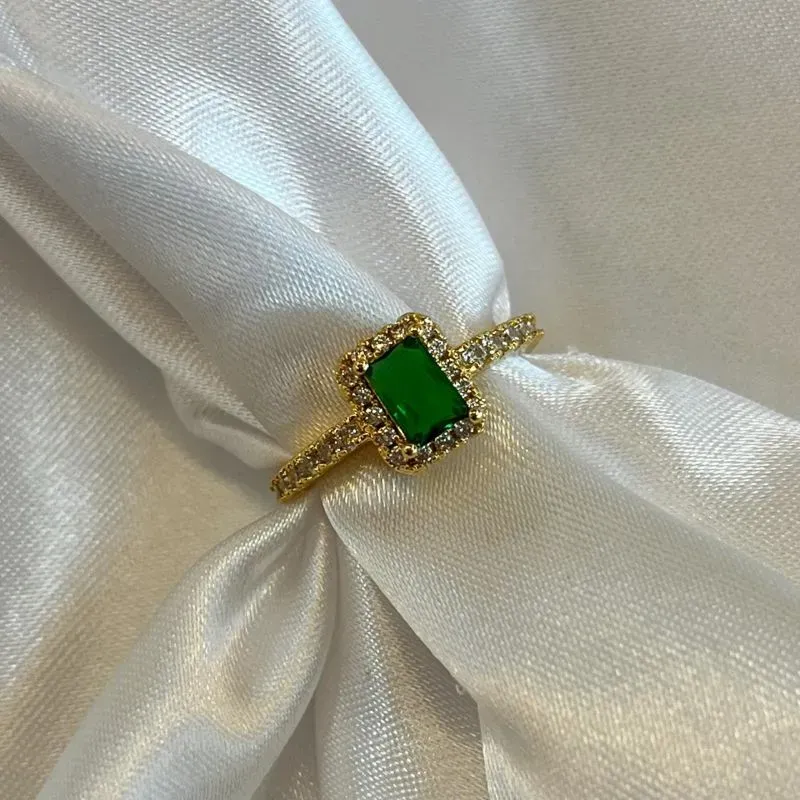 Anel Zircônia Verde Cravejado Borda