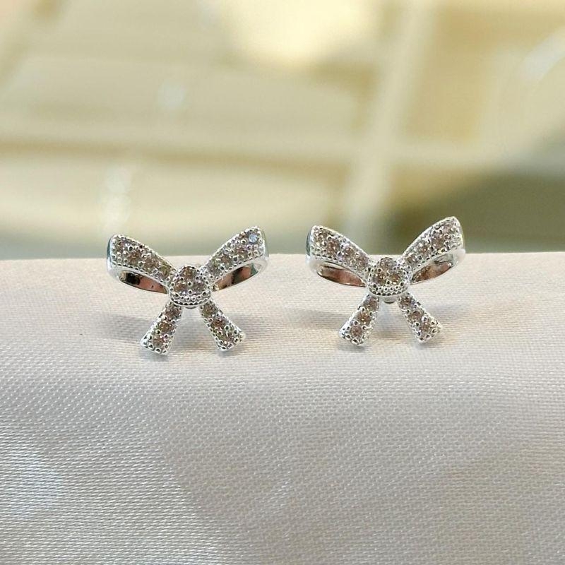 Brinco Laço Cravejado