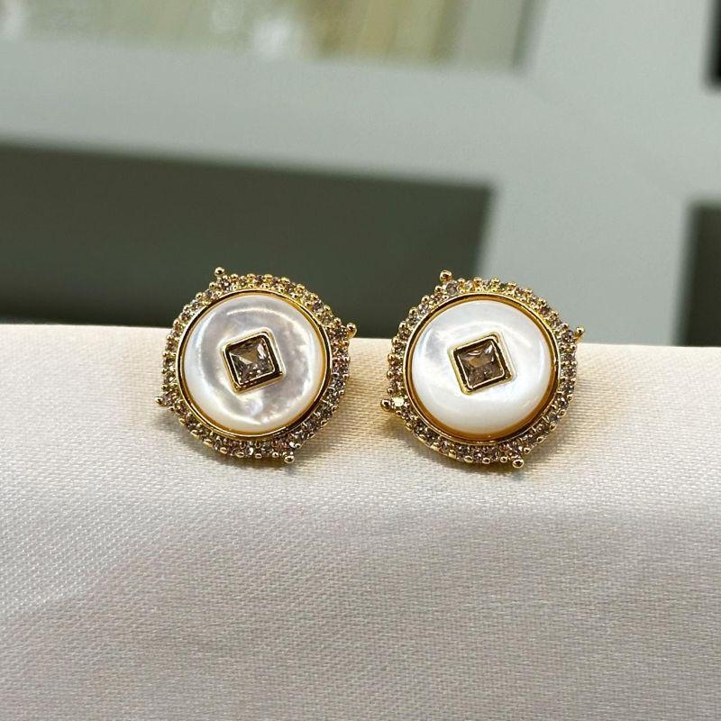 Brinco Madrepérola Circulo Cravejado