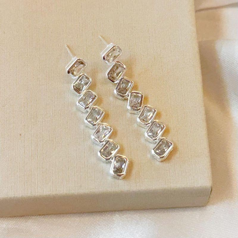 Brinco Zircônias Penduradas