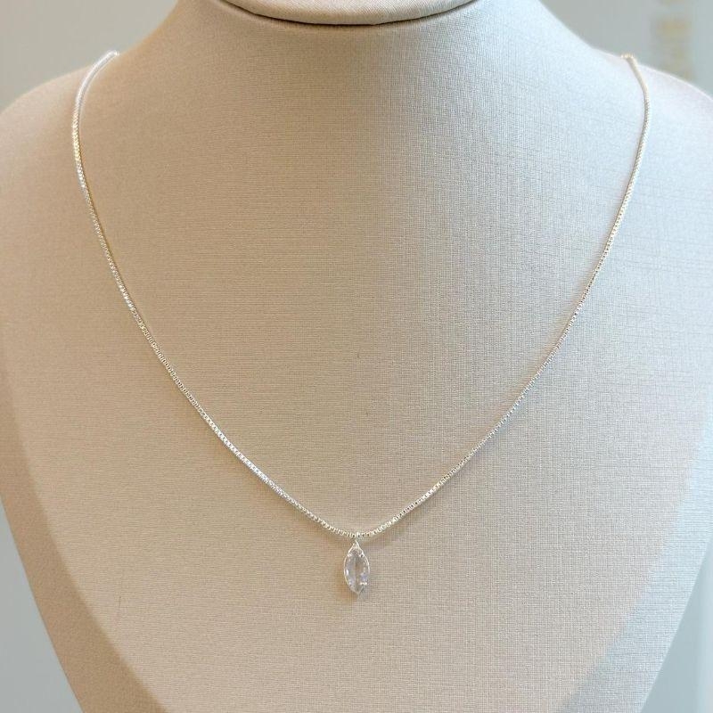 Colar Ponto de Luz Navete