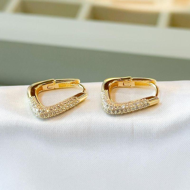 Brinco Argola Triângulo Cravejado