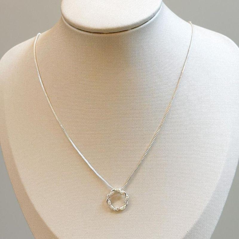 Colar Círculo Torcido Vazado