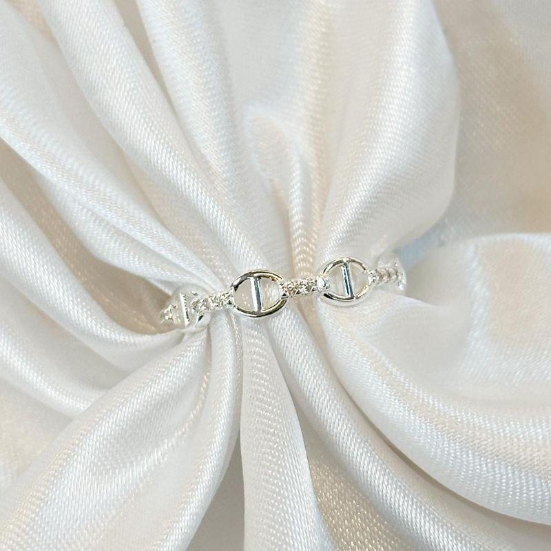 Anel Círculo Vazado com Três Zircônias