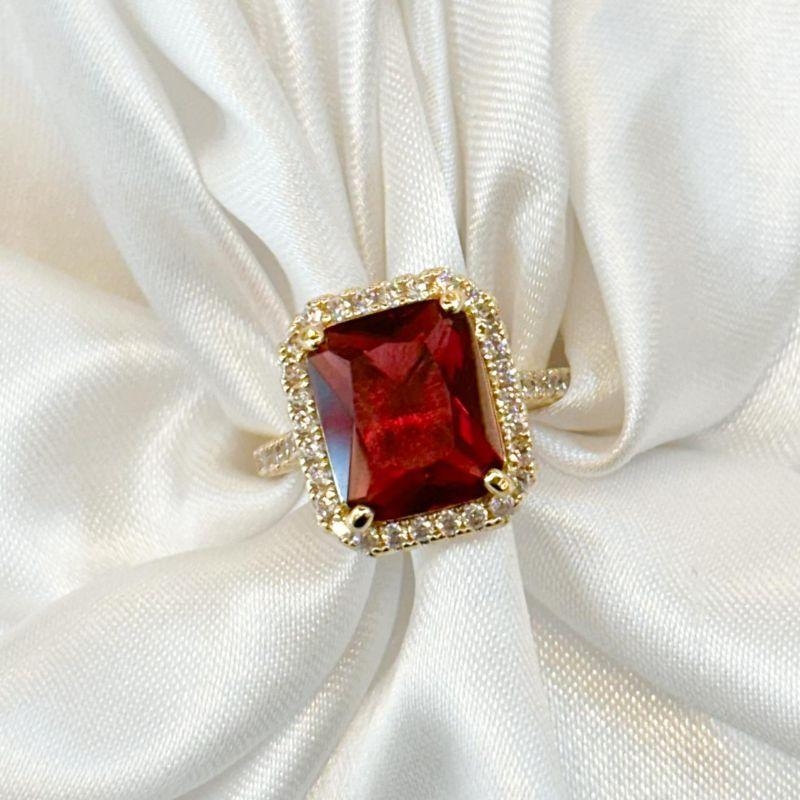 Anel Cravejado Zircônia Vermelha