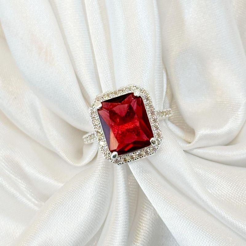 Anel Cravejado Zircônia Vermelha