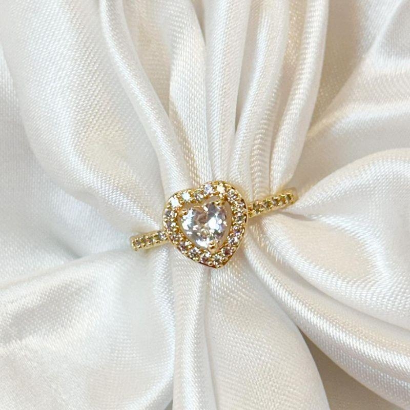 Anel Solitário Coração com Borda Cravejada