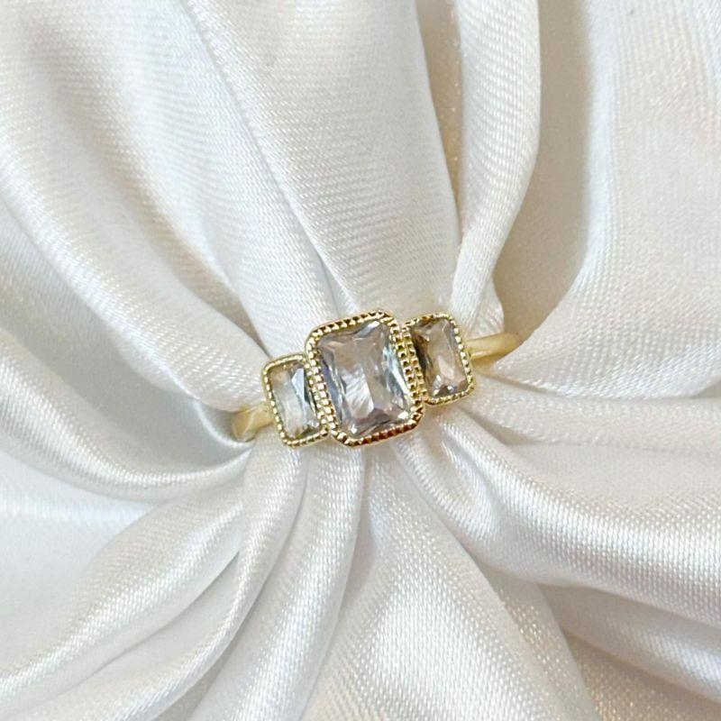 Anel Três Zircônias Quadradas