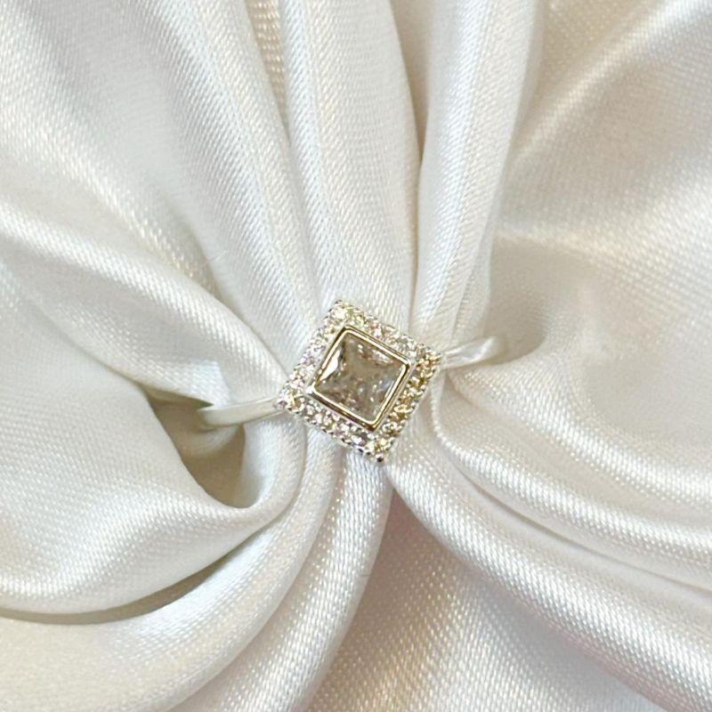 Anel Zircônia Quadrada Borda Cravejada