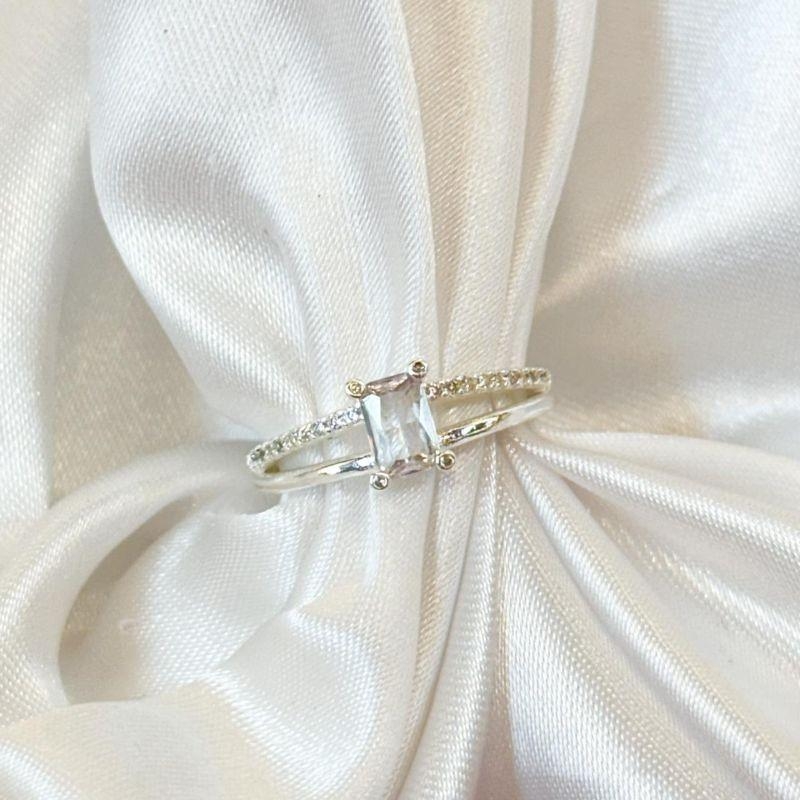 Anel Zircônia Retângular Aro Liso e Cravejado