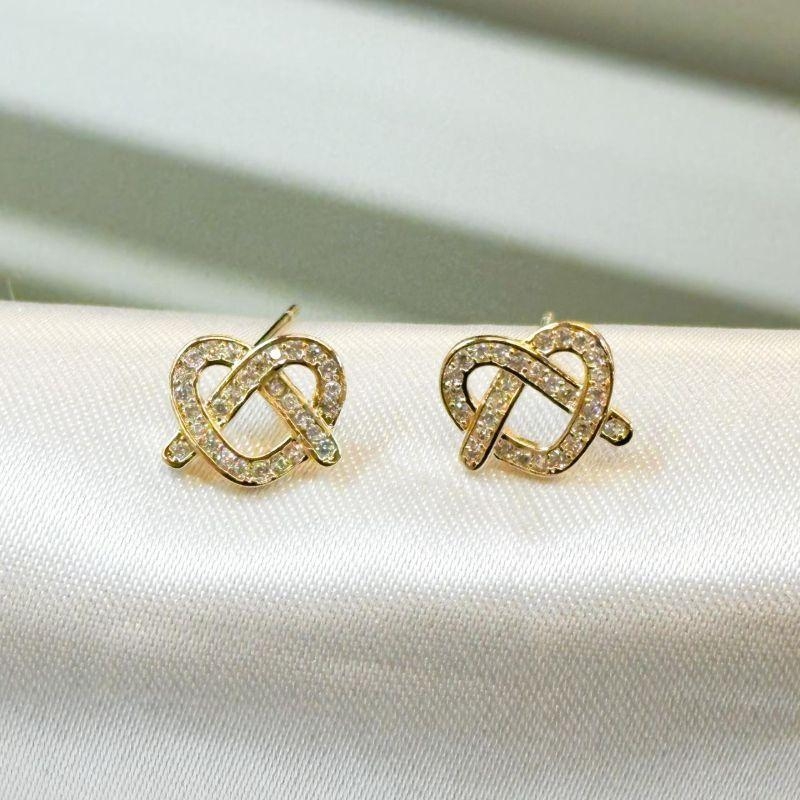 Brinco Entrelaçado Cravejado